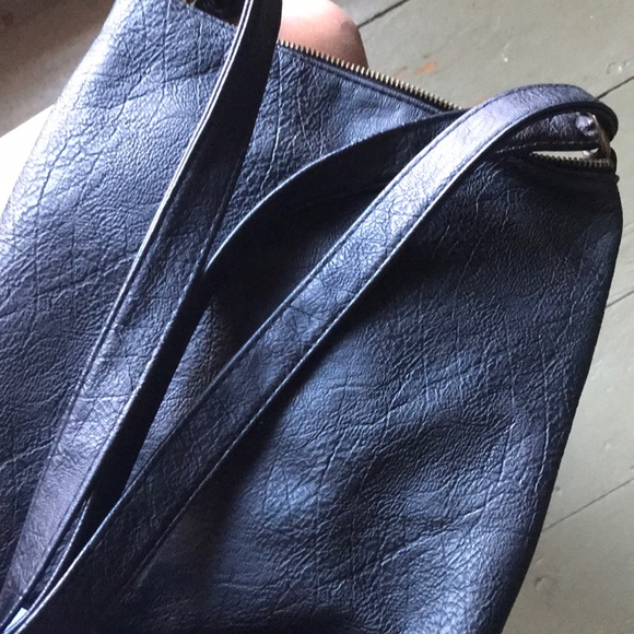 Multiple Zip Black Crossbody Icing - Picture 3 of 3